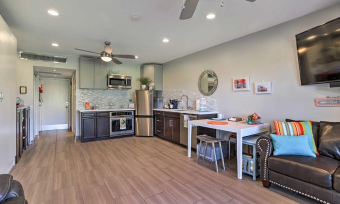 Palm Desert Apartamento | Pool and Hot Tub Access Palm Desert Studio Condo