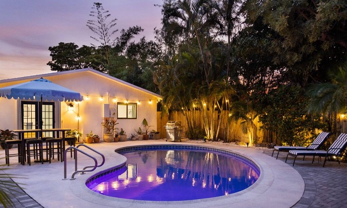 Central Oakland Park Casa | Casa con piscina, jacuzzi y parrilla cerca de la playa.