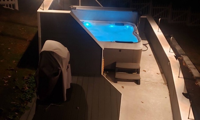 Greenwood Casa | Pool and Hot Tub on the Lake