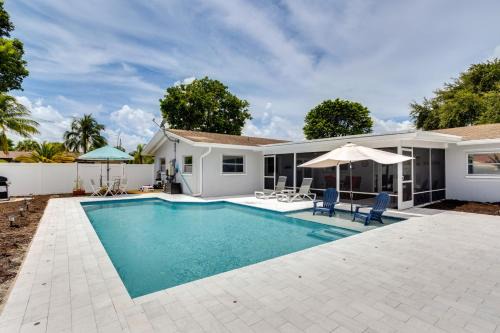 Hunt Club Casa | Pool and Screened-In Patio Tropical Florida Abode