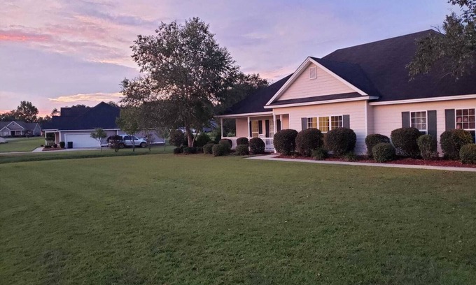 Valdosta Casa | Pool/Bon Fires at Cul-De-Sac 4 Bedroom/3 Bath Getaway. Close to Wild Adventures