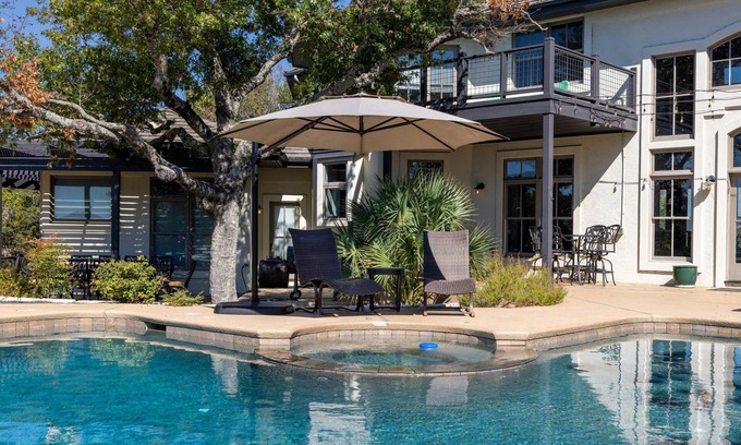 Glenlake Casa | Punto pintoresco - ¡Vistas a la piscina y al lago!
