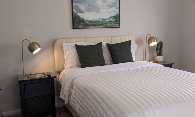 Peoria Casa | Pool/ComfyKingBedDownstairs/3bdrm/NearEntertainment/Restaurants/FullyStockd/Safe