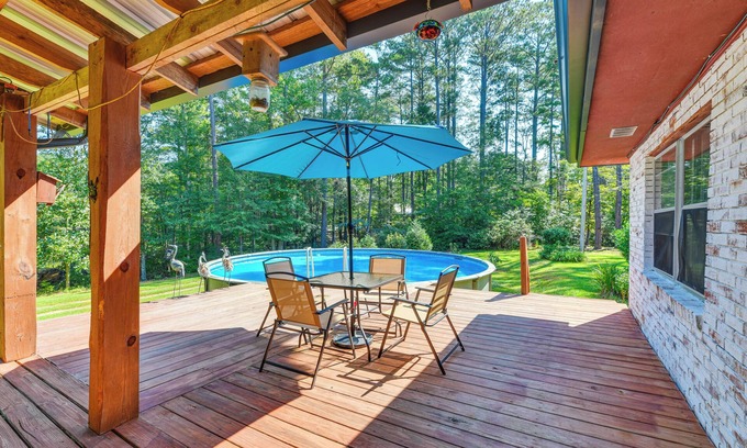Newnan Casa | Pool & Deck: Pond-View Getaway in Newnan!