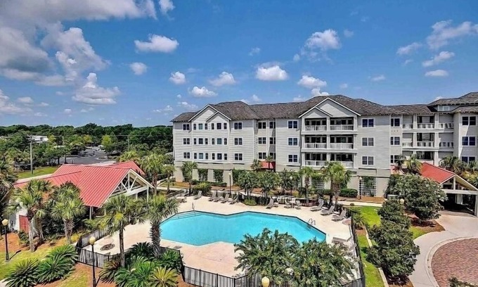 Charleston Condominio | Pool, Elevator, Balcony, Free Parking, Near Folly Beach