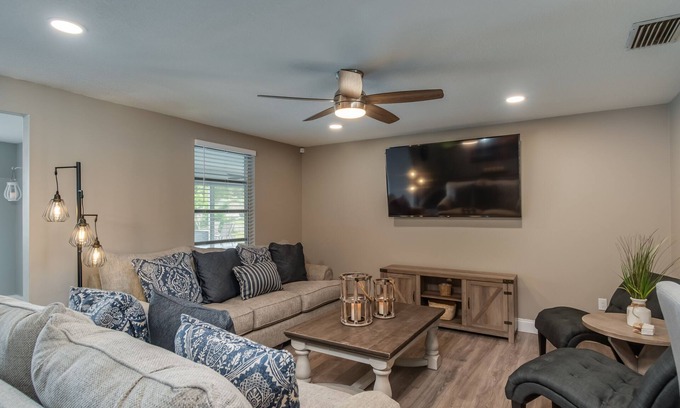 Ocala Casa | ⭐️POOL|GAMEROOM*Lanai Hangout*Open Concept Design🌊