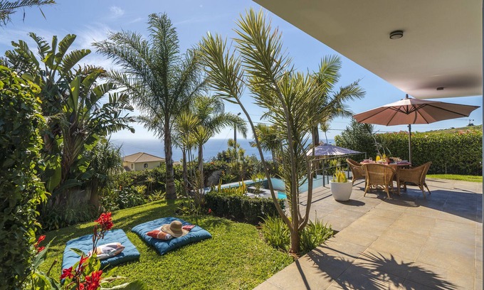 Estreito da Calheta Villa | Pool, garden and sea view - Villa Hibiscus