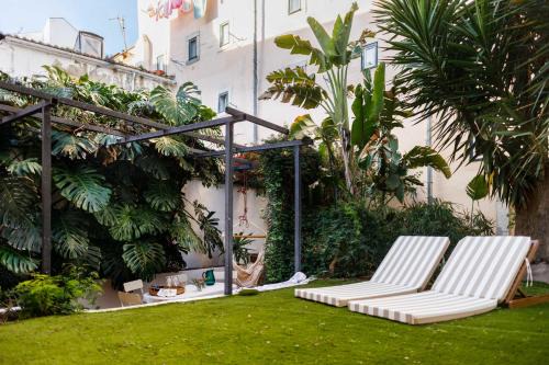 Misericordia Apartamento | Pool & Garden Apt In the Heart of Lisbon