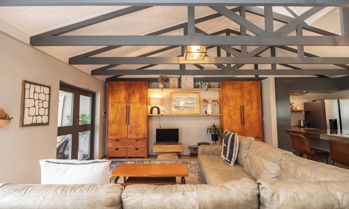 Die Boord Casa | Stellenbosch Villa with Pool, Garden & Modern Comfort