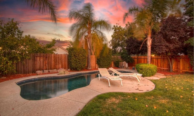West Sacramento Casa | Pool Gem Near Downtown Big Yard Pets OK