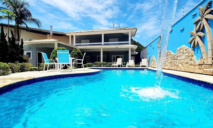 Praia dos Sonhos Casa | Pool, Gourmet Balcony, 5 suites, Billiards, Foosball, 100 meters from the sea.