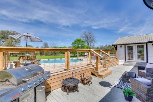 Grapeland Casa | Pool, Grill and Fire Pit Grapeland Farm Retreat