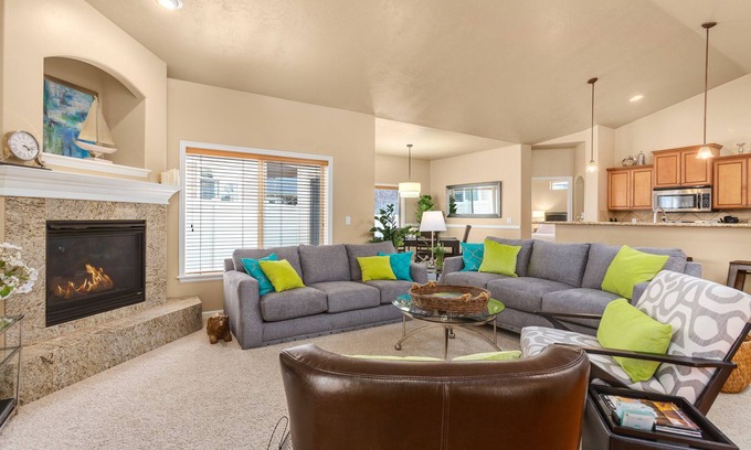 Meridian Casa | Pool!!,Hardwood, Granite,