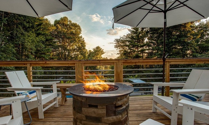 Hendersonville Casa | Pool Haus - propiedad ESPECTACULAR, jacuzzi, piscina privada; Asheville Destino! Conveniente para todo.