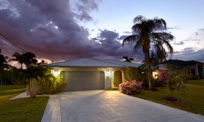 Fort Myers Shores Casa | Pool Home in Fort Meyers