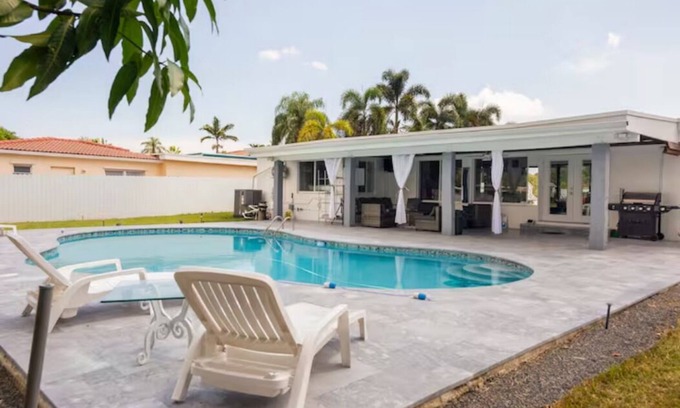 West Little River Casa | Pool Home in North Miami Beach. Everyone gets own bed !