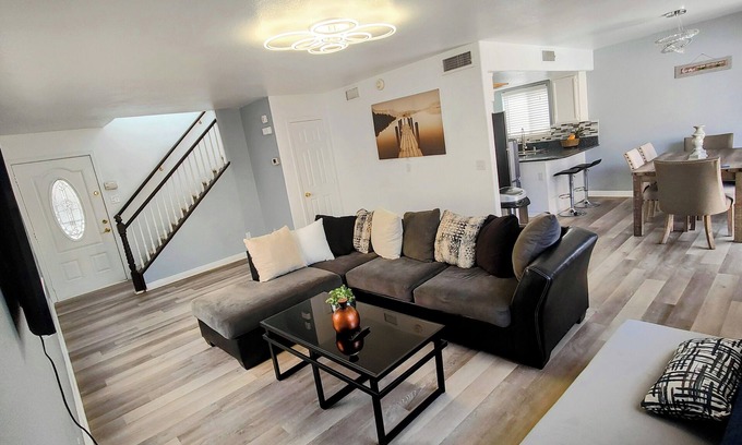 Centennial Hills Casa | POOL HOME NEAR THE STRIP