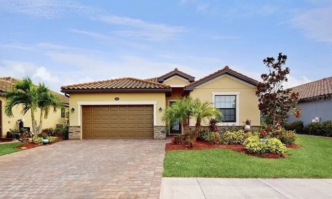 Venice Casa | Pool home with hot tub,Dog friendly, club house, weight room, and more