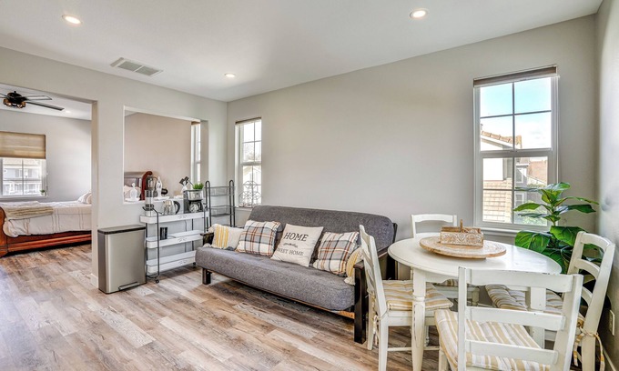 Brentwood Apartamento | Pool & Hot Tub Access: Brentwood Getaway!
