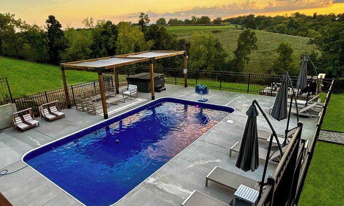 Williamstown Casa | Pool | Hot Tub | Game Room | Fire Pit | Playground