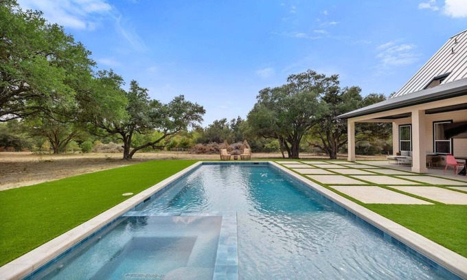 Round Top Casa | Pool | Hot Tub | Grab Your Gal Pals and Sneak Away for the Weekend | 4 Miles to Round Top
