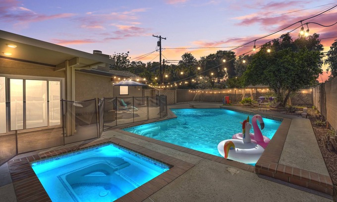Riverside Casa | Pool - Hottub - Game Room - Fire Pit - Sleeps 12!