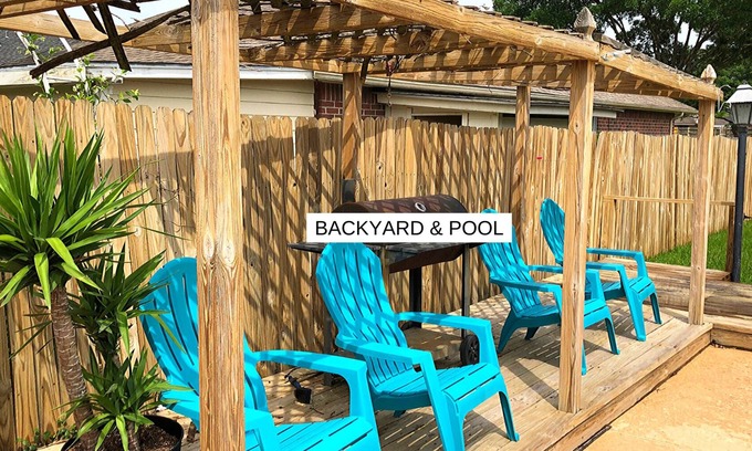 Tomball Casa | Pool House- 9 Beds in Tomball 30 Minutes from Downtown