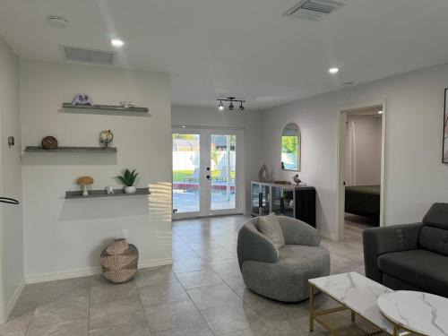 Englewood Casa | Pool house in Englewood