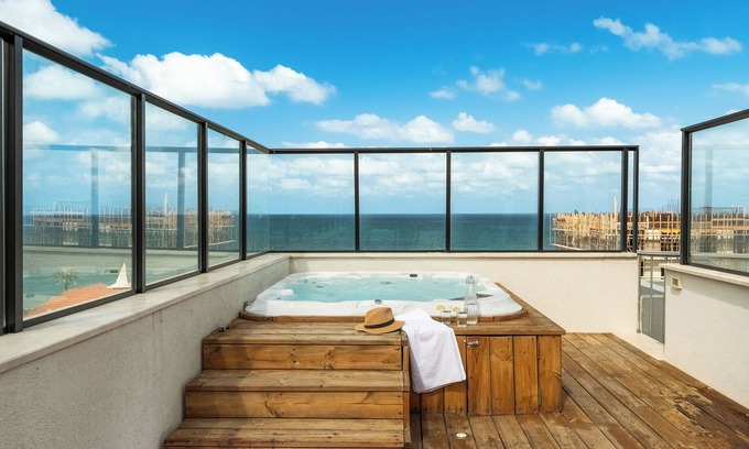 Haifa Apartamento | Pool & Jacuzzi Penthouse by Sea N' Rent