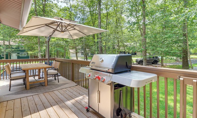 East Stroudsburg Casa | Pool + Lake Access, Yard: Poconos Family Getaway