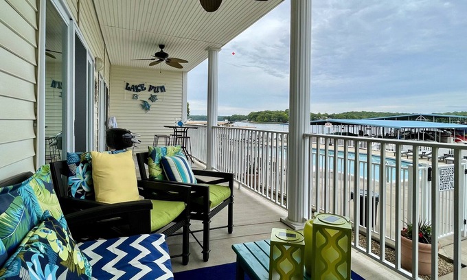 Sunrise Beach Condominio | Pool & Lakeside 3BR condo ... less than 10 steps to the heated pool!