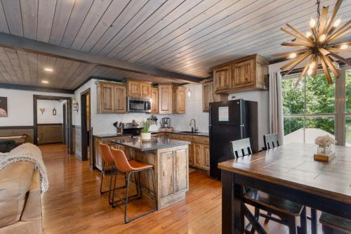 Bryant Casa | Pool Lodge with amazing views