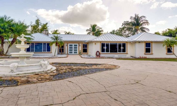 Hunt Club Apartamento | Pool Paradise Duplex 2 bedroom home