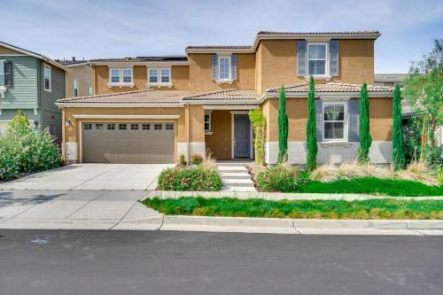 Tracy Casa | Pool Paradise Spacious Tracy Home with Yard!