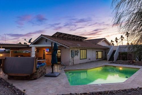 Lake Havasu City Casa | Pool Pool Table Spa Fire Pit Game Room