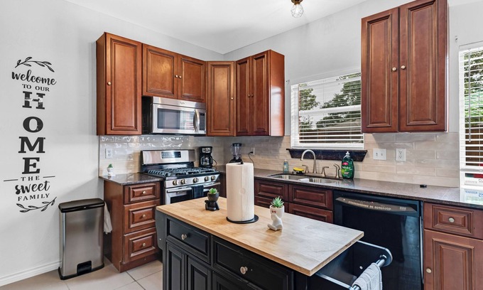 Rowlett Casa | Pool retreat 5BA 2.5BA 4 King bed near lake