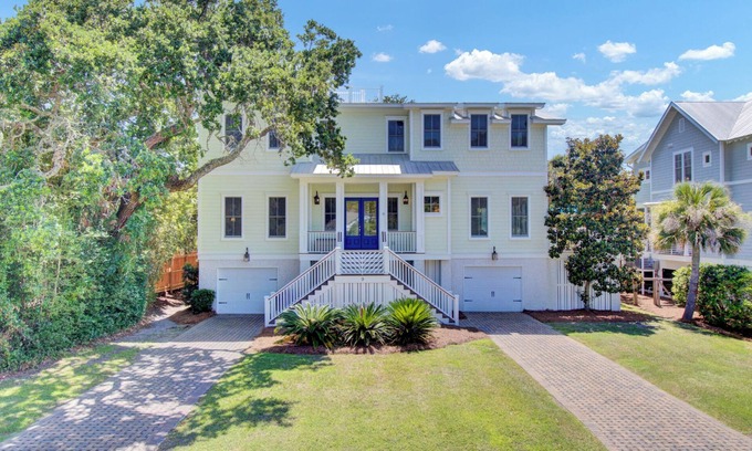 Isle of Palms Casa | POOL, ROOF DECK, ELEVATOR, 5 MIN TO THE SURF!!!