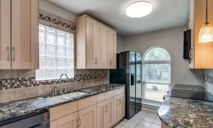 Northeast Carrollton Casa | Pool, Sauna & Wellness Retreat