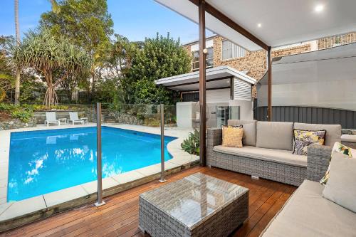 Alexandra Headland Casa | Pool side Luxury pet friendly - walk to the beach