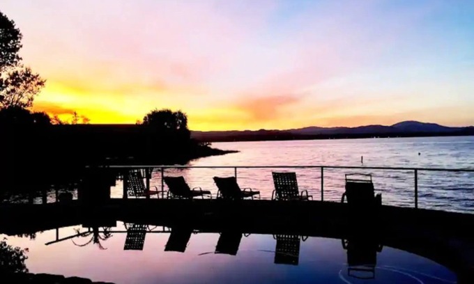 Lakeport Casa | Pool/Spa Lakefront, Lakeport, Clearlake, King Ste W/dock for fishing or boating.