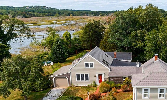 East Dennis Casa | * Pool * Spacious House ~ Near Dennis Bay Beaches
