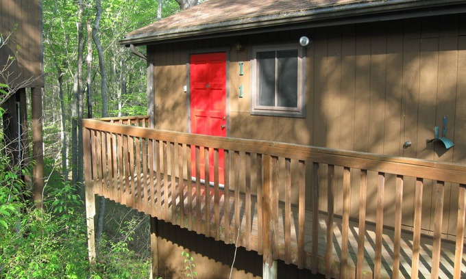 Jamestown Condominio | Precioso "Treehouse" Condominio de 2 dormitorios dentro del Parque Estatal Lake Cumberland