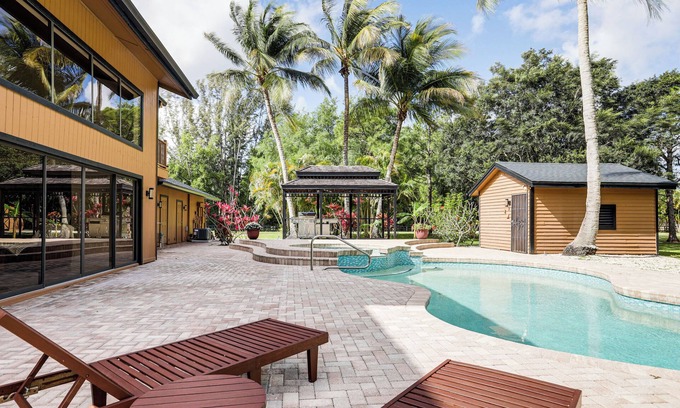 Hunt Club Casa | Pool Table + Bar: Spacious West Palm Beach Retreat