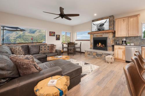 Grand Lake Casa | Pool Table, Expansive Mountain Views, New Construction, Close to Town