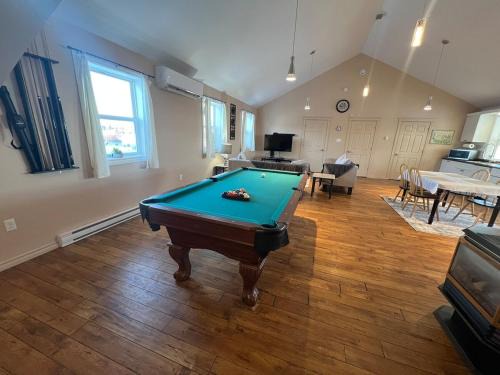 Fredericton Apartamento | Pool Table, Foosball & Darts!