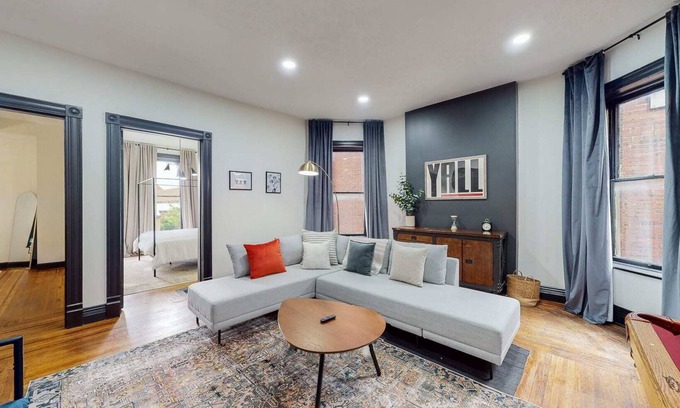Old Louisville Apartamento | Pool Table|King Beds|0.6 miles from UofL|Downtown