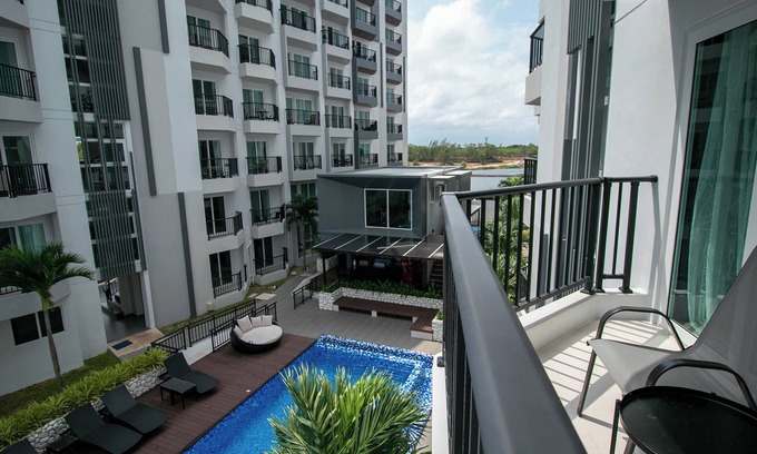 Rayong Condominio | Pool view balcony 1 bdrm, modern style w Wi-Fi and AC near the beach