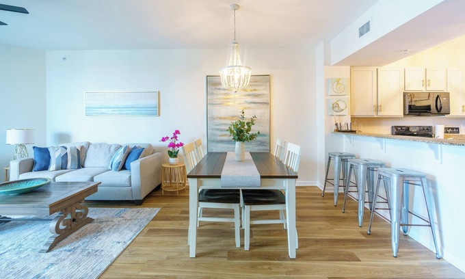 Indian Bayou Condominio | Pool view condo at Palms of Destin, 3rd fl, #1305