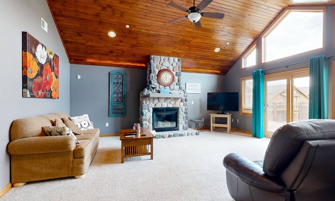 Arkdale Condominio | Pool View Condo, with Jetted Tub, Fireplace, Shared Pool & Resort Amenities