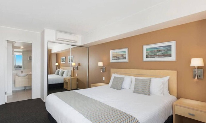 Ballina Apartamento | Pool View Retreat - Free WIFI